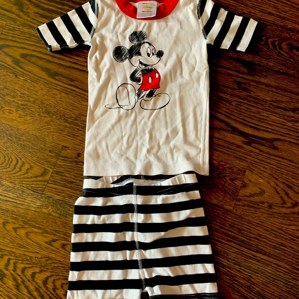 Hanna Andersson short John’s size 100